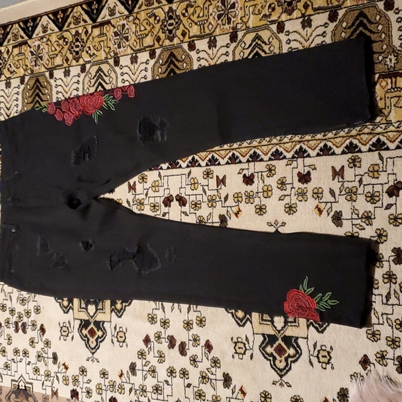 Distressed jeans - Picture 6 of 13